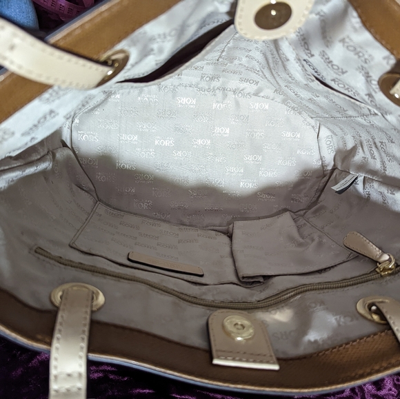 Michael kors bag and wallet - Picture 4 of 11